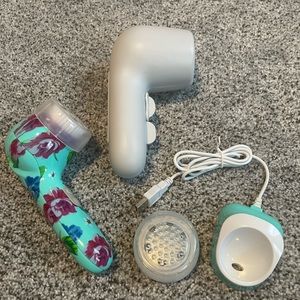 Michael Todd Beauty Soniclear petite sonic cleansing brush set.